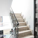 Mannat Stay - Near Laxmi Nagar Metro