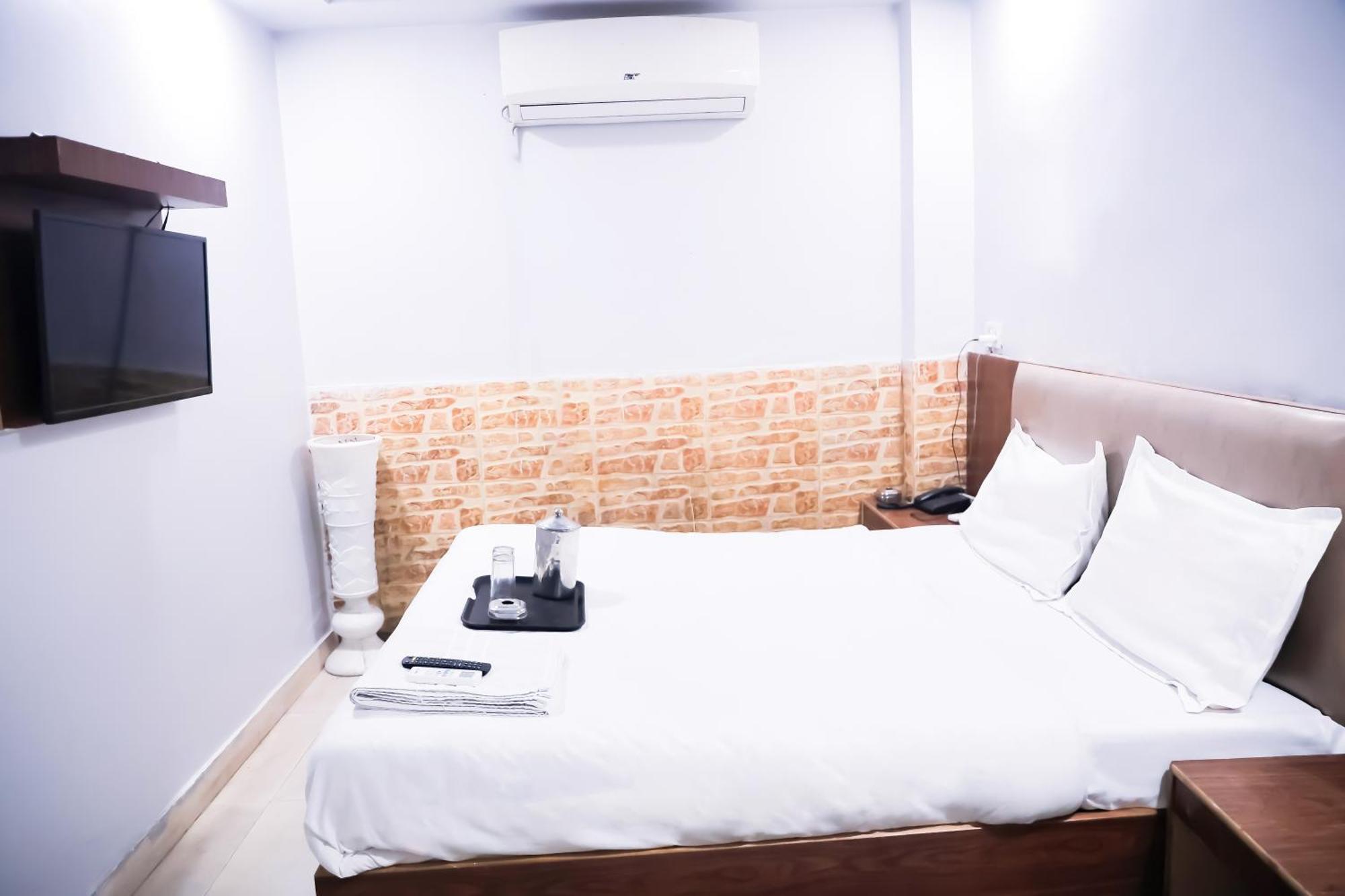Mannat - Near Laxmi Nagar Metro Hotel New Delhi