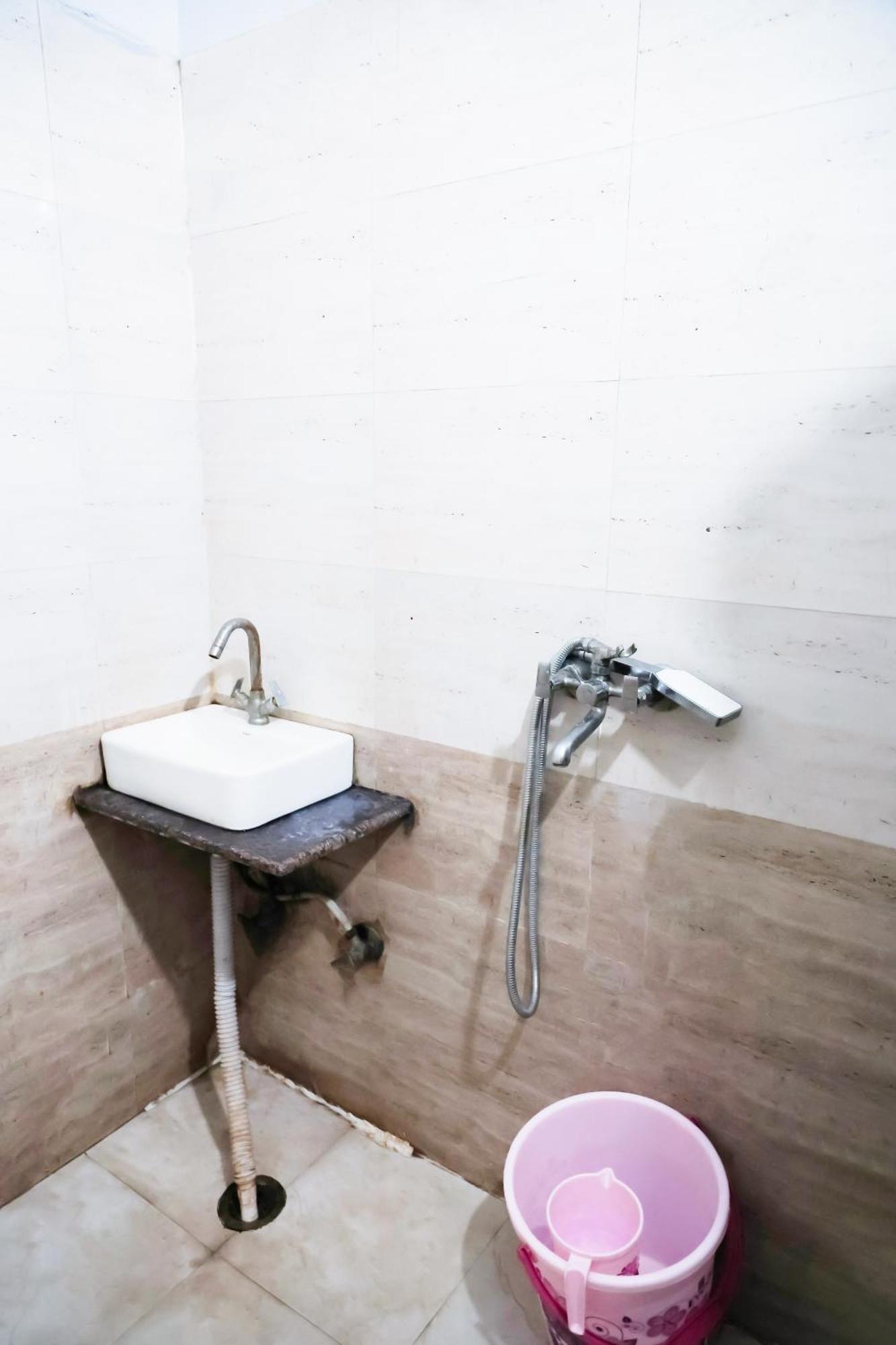 Mannat - Near Laxmi Nagar Metro 3*