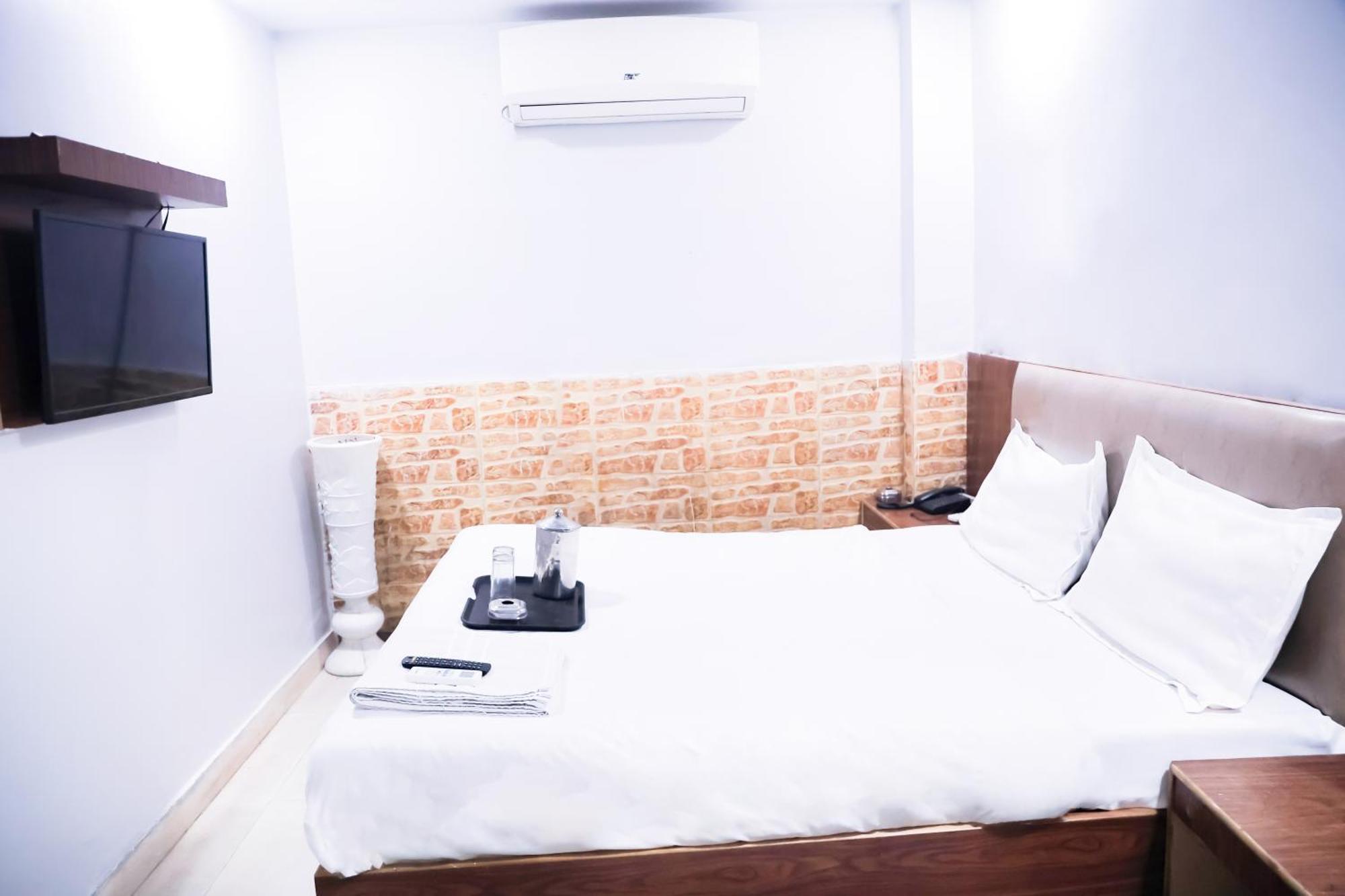 Mannat - Near Laxmi Nagar Metro Hotel New Delhi