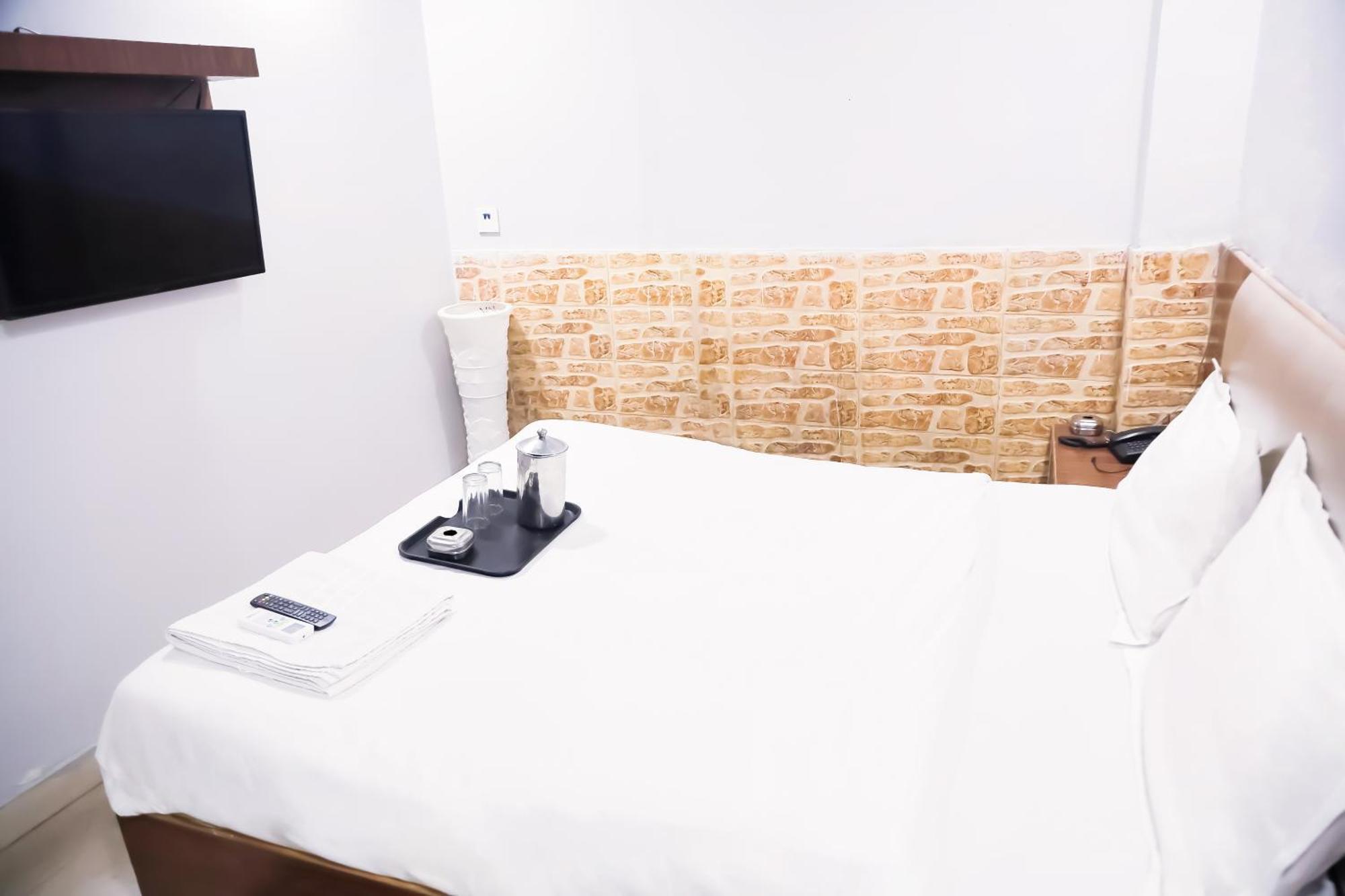 Mannat - Near Laxmi Nagar Metro Hotel 3*
