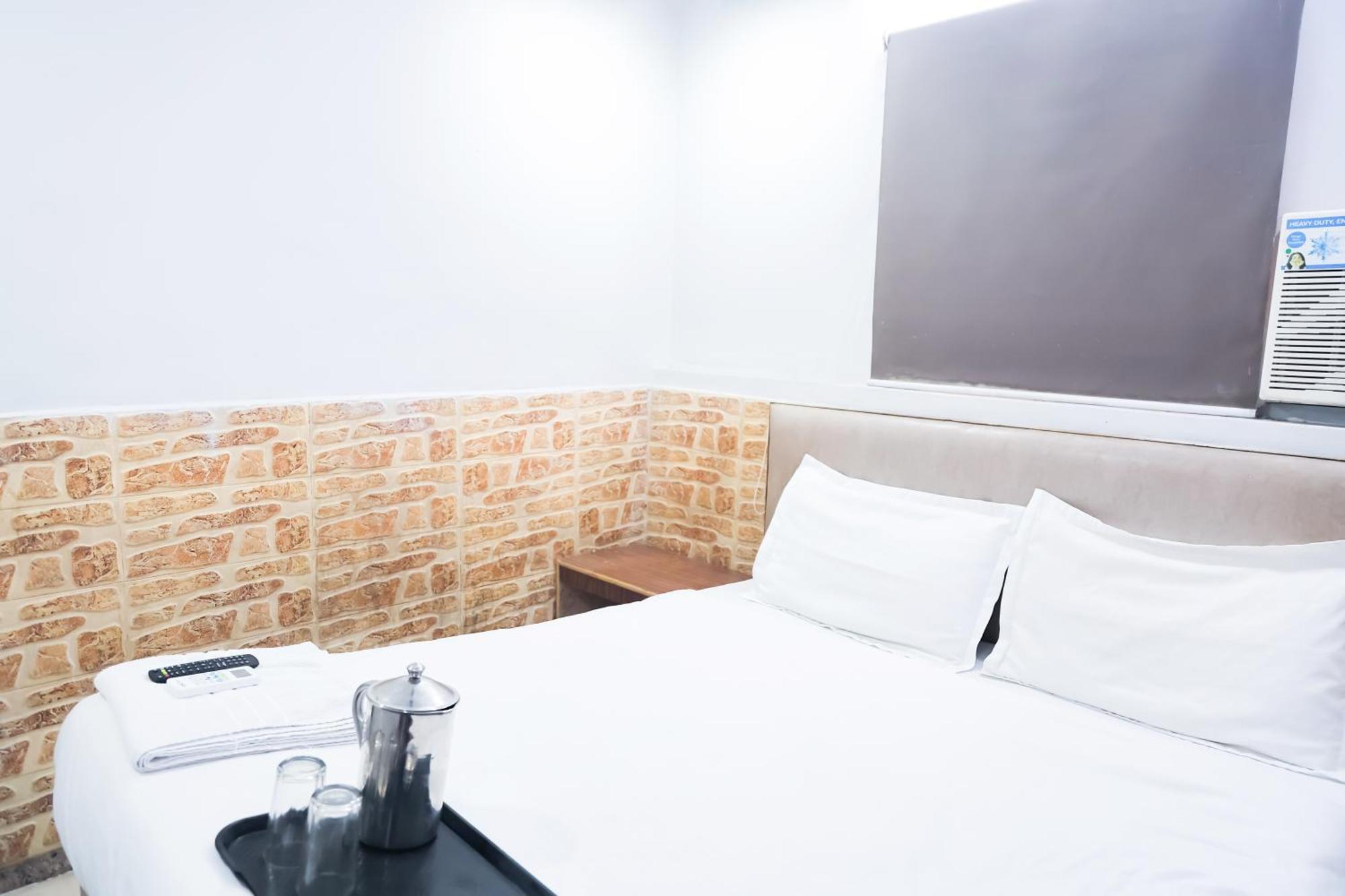 Hotel Mannat - Near Laxmi Nagar Metro