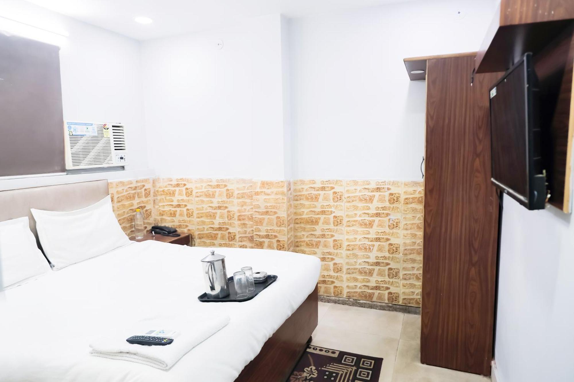 Hotel Mannat - Near Laxmi Nagar Metro