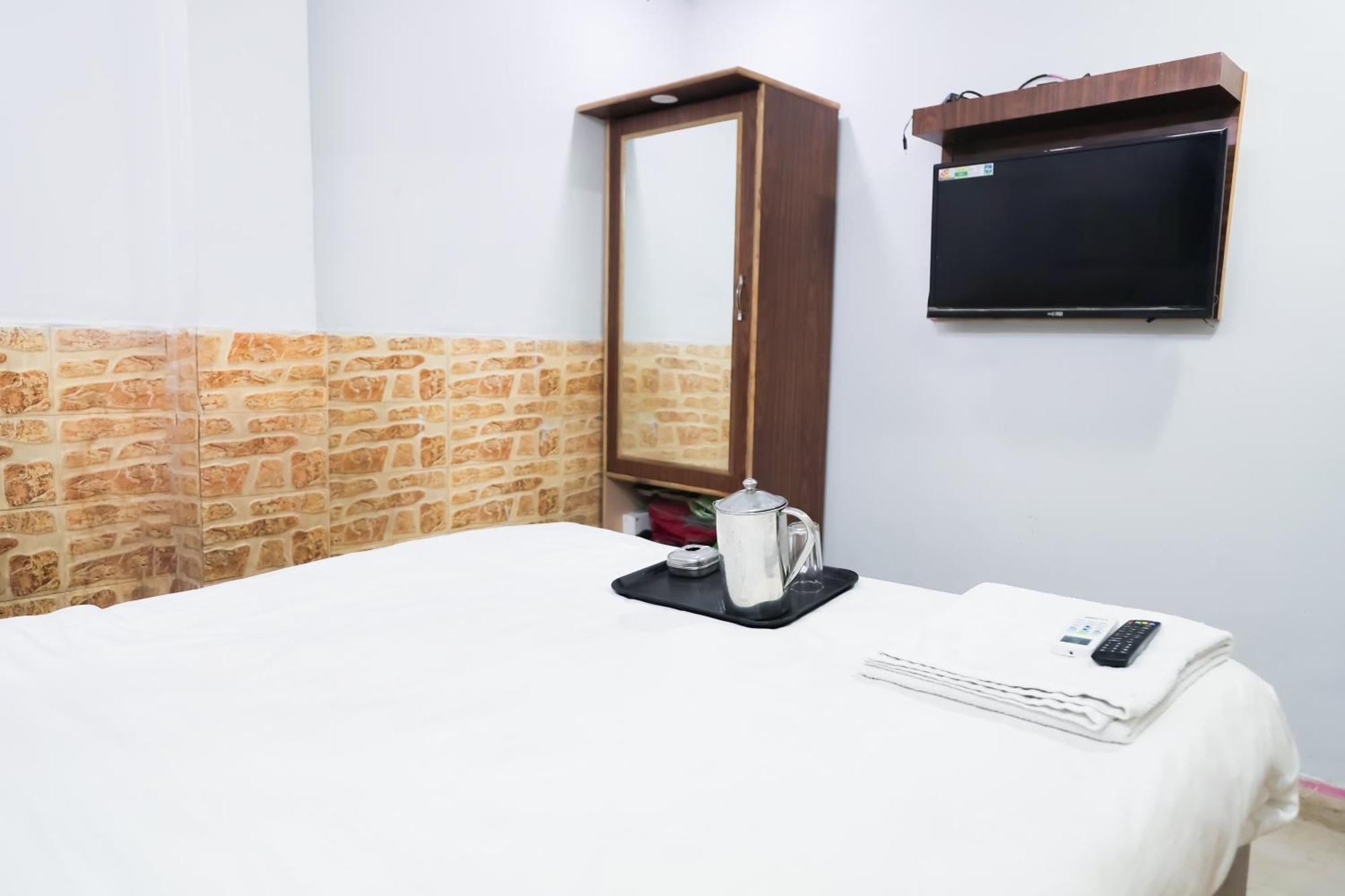 Hotel Mannat - Near Laxmi Nagar Metro 3*