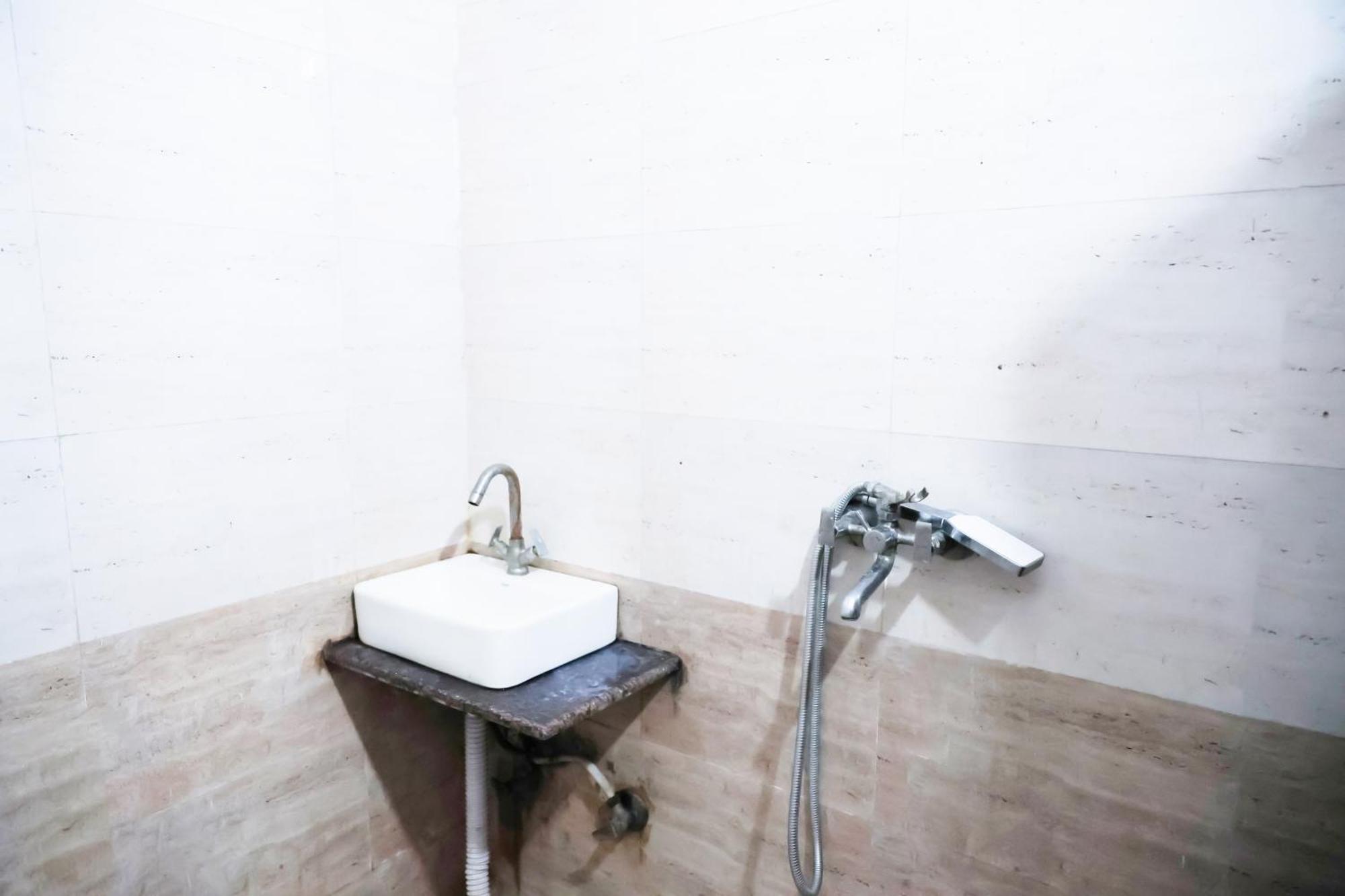 Hotel Mannat - Near Laxmi Nagar Metro New Delhi