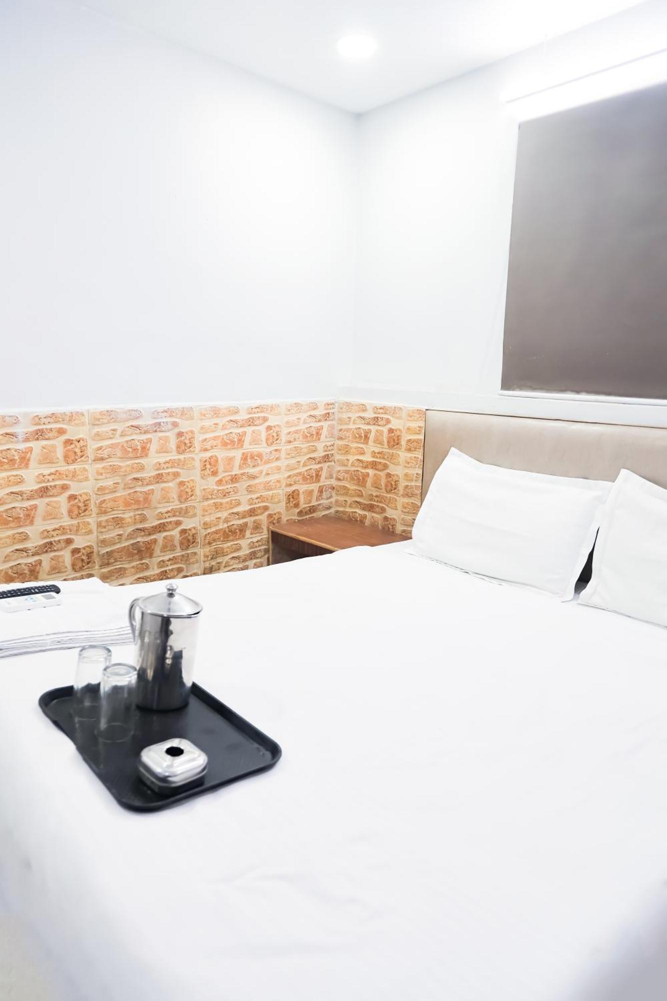 Mannat - Near Laxmi Nagar Metro 3*