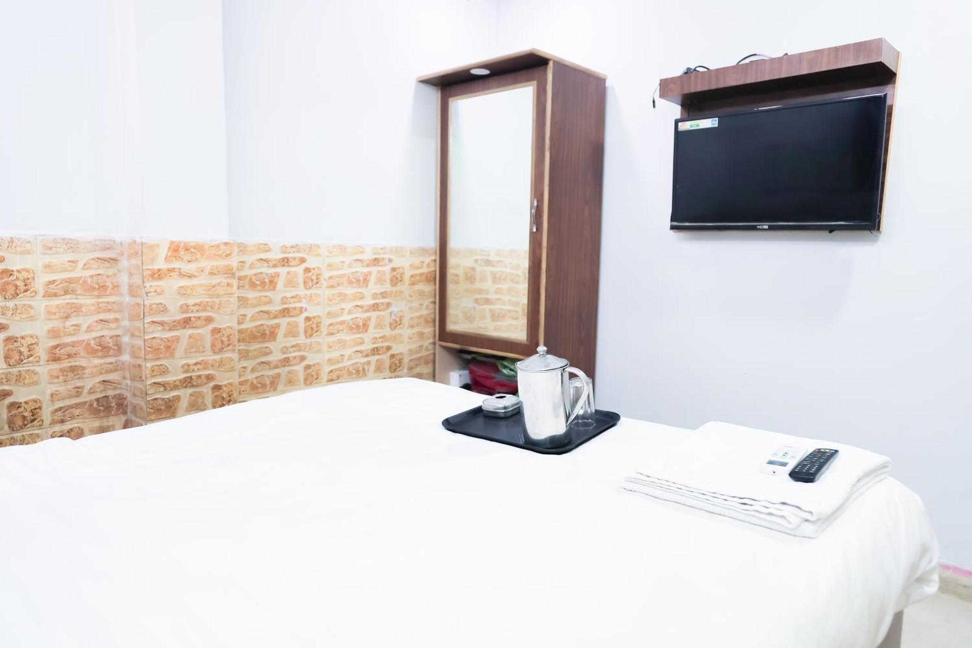 Mannat - Near Laxmi Nagar Metro Hotel