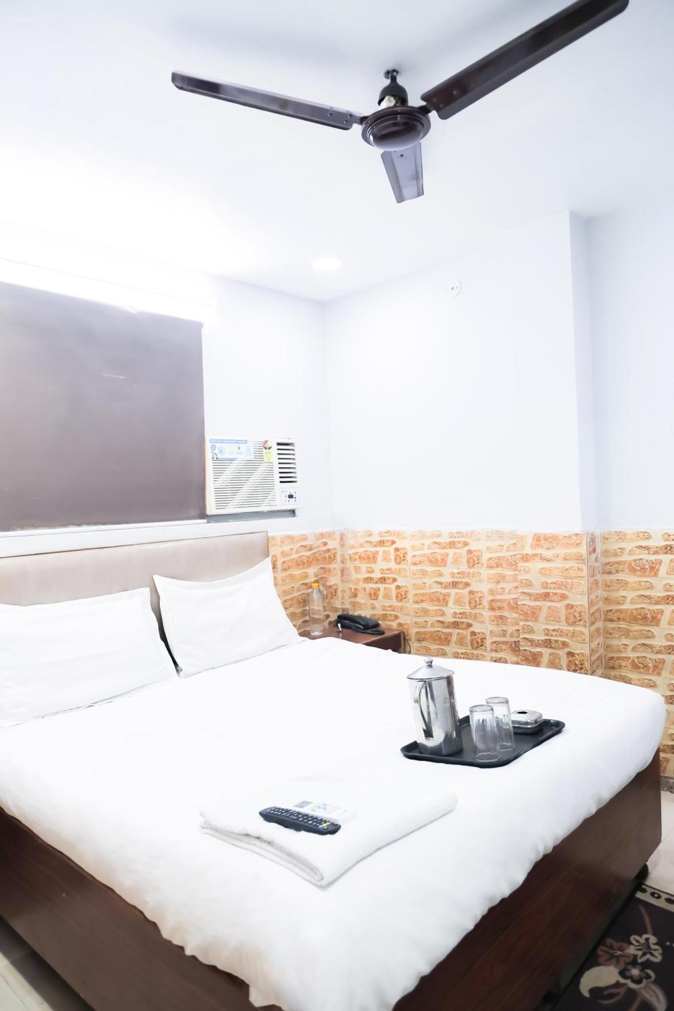 Mannat - Near Laxmi Nagar Metro 3*