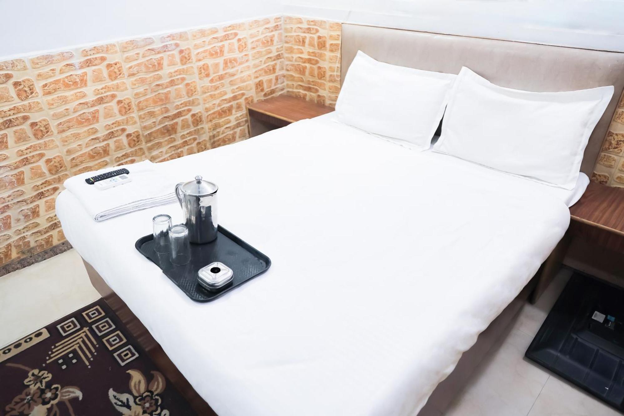 Hotel Mannat - Near Laxmi Nagar Metro
