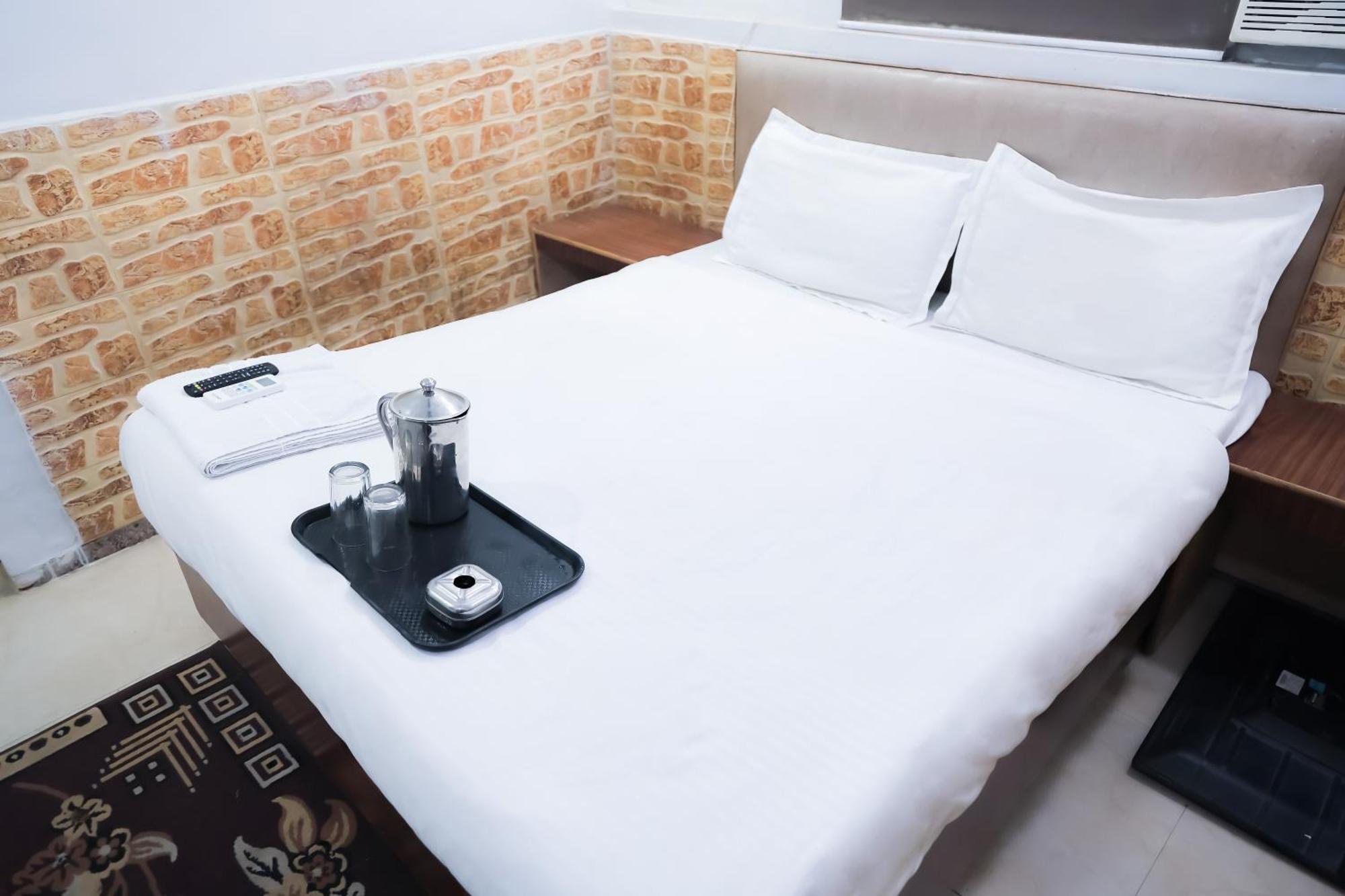 Hotel Mannat - Near Laxmi Nagar Metro 3*