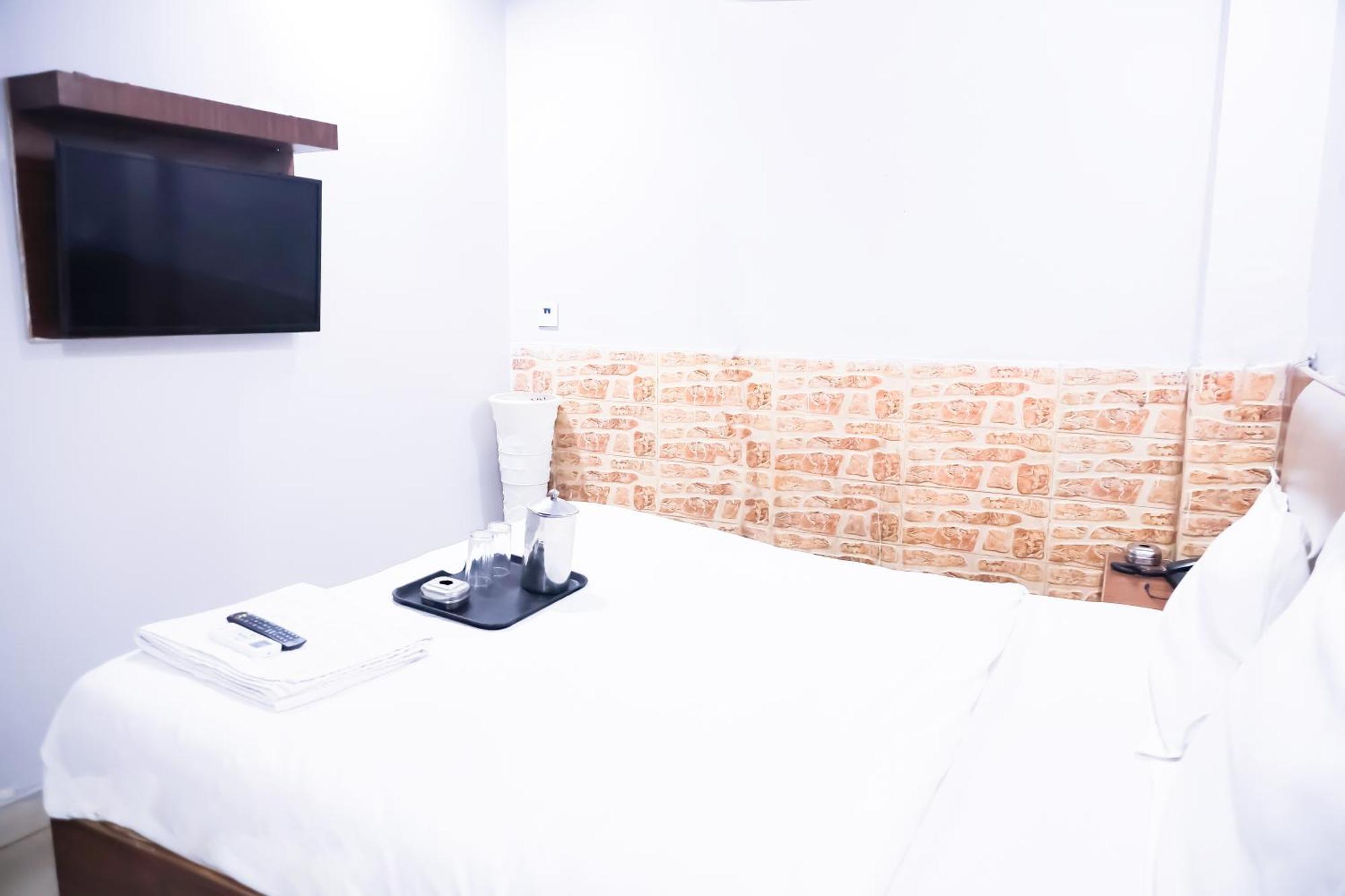 Hotel Mannat - Near Laxmi Nagar Metro